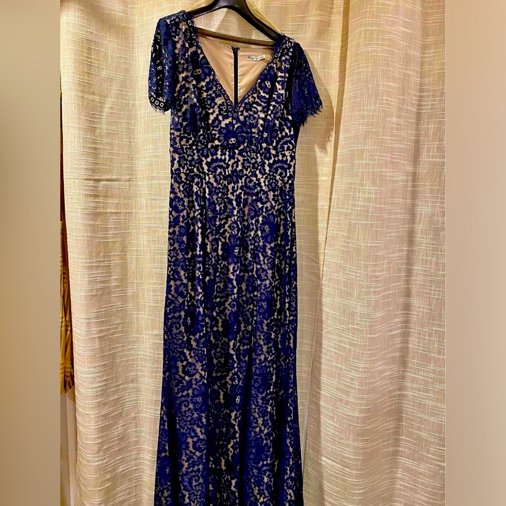 Beautiful elegant long navy blue dress with creamy beige underlying Size 8